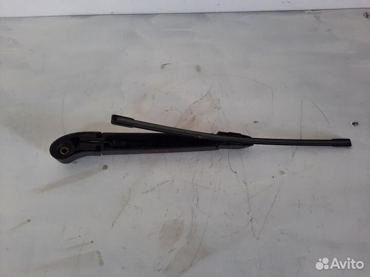 Поводок стеклоочистителя задний Hyundai i30 GD 201