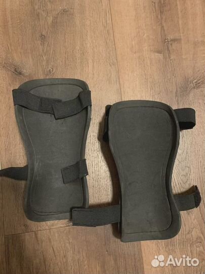 Щитки футбольные Umbro подростковые 10-12 лет