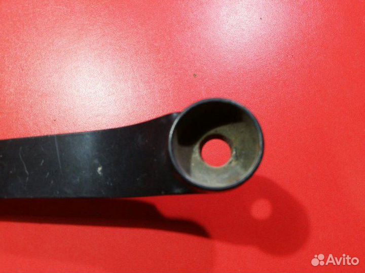 Поводок стеклоочистителя передний правый Toyota