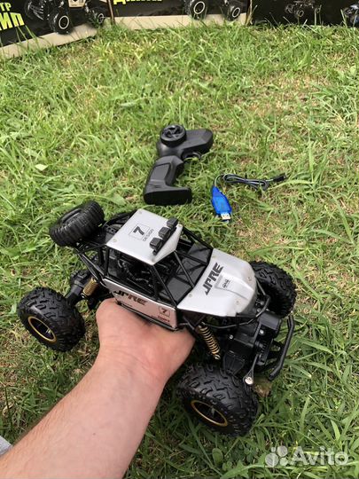 Машина на радиоуправлении полный привод