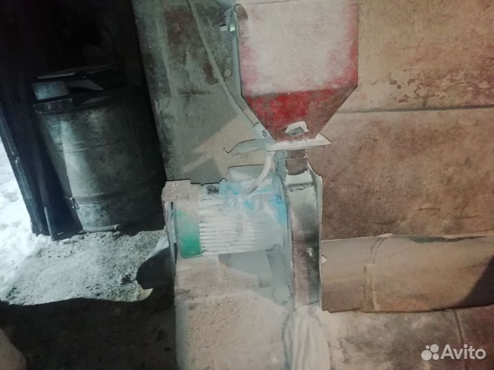 Зернодробилка