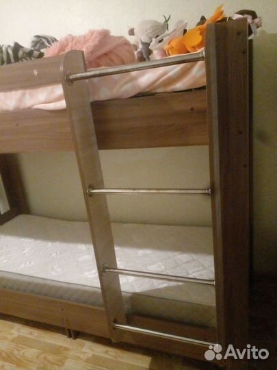 Продам 2-ярусную кровать