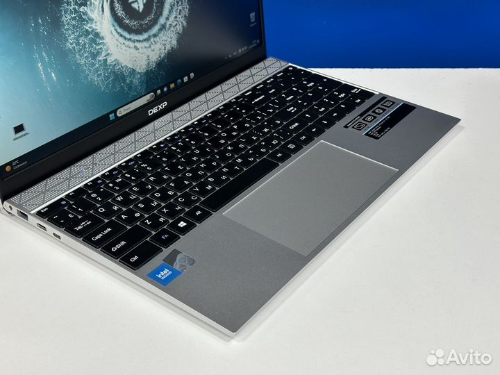 Новый ноут 15.6 IPS 8G озу SSD256g 4 ядра