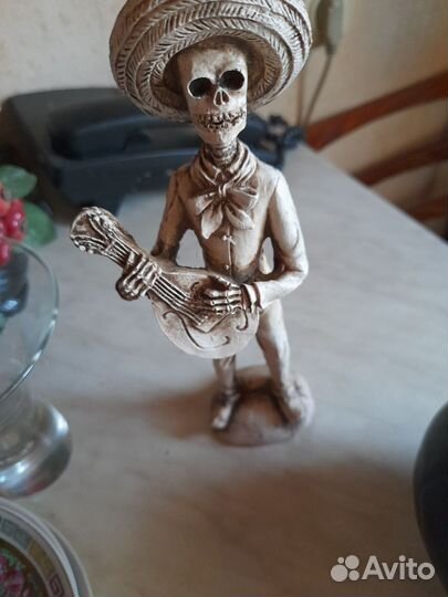 Сет копилка череп и статуэтка скелетон