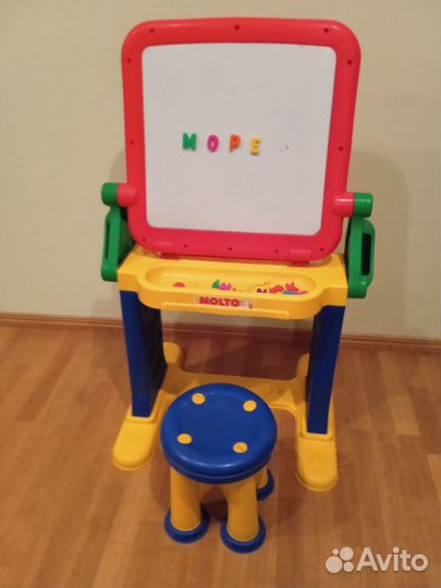 Детский столик с мольбертом и магнитной доской