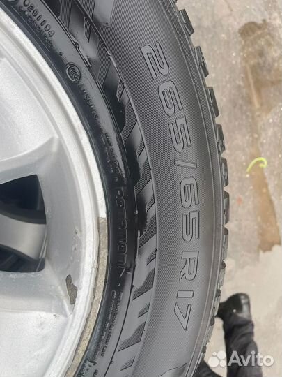 Зимняя шипованная резина на дисках 265/65/R17