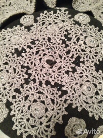 Берет и манишка