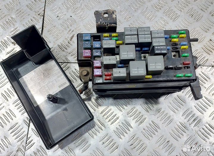 Блок предохранителей под капот Hyundai Sonata Ef