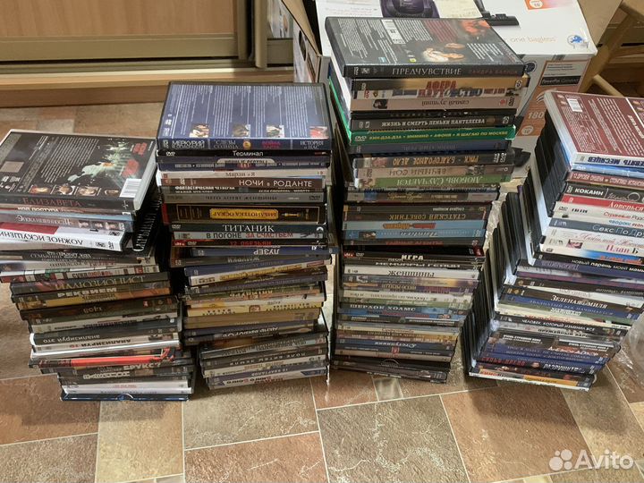 Около 300 дисков. Двд с фильмами, мульт и музыкой
