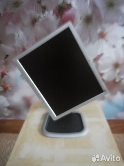 Продам монитор нр L1950g