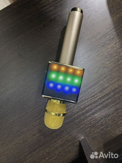 Беспроводной караоке микрофон с колонкой