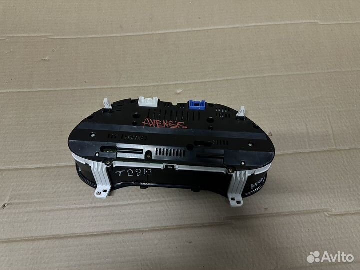 Toyota Avensis T250 приборная панель
