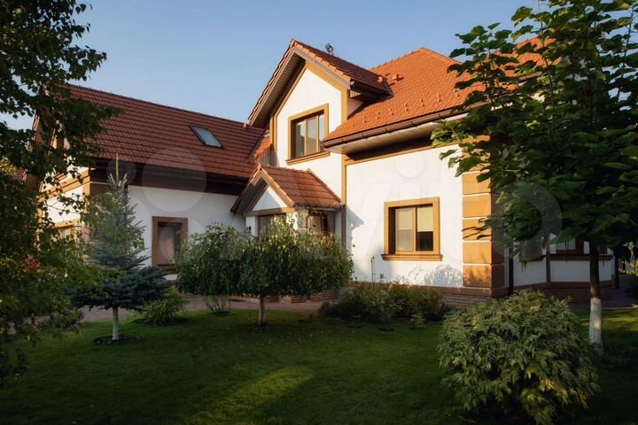 Коттедж 320 м² на участке 10 сот.