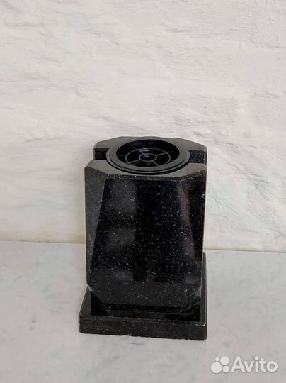 Вазы из гранита, лампады, ангелы