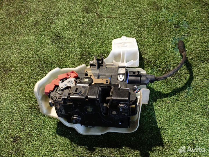 Замок задний левый Volkswagen Touran