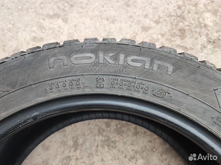 Nokian Tyres Hakkapeliitta 8 215/55 R17 98T