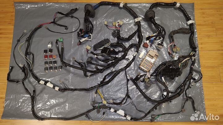 Проводки с блоками и реле Subaru, левый руль