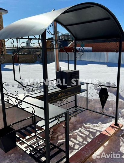 Мангал с крышей
