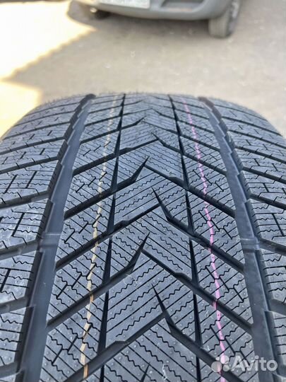 Sonix WinterXPro 999 275/35 R20 128U