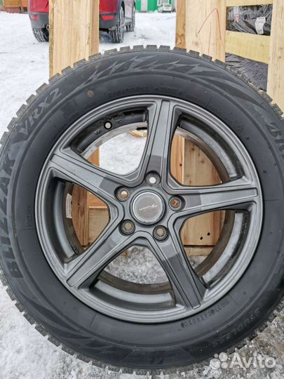 Bridgestone Blizzak VRX2 215/60 R16