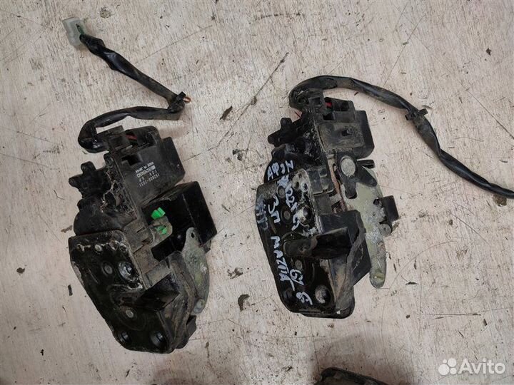 Замок двери Mazda 626