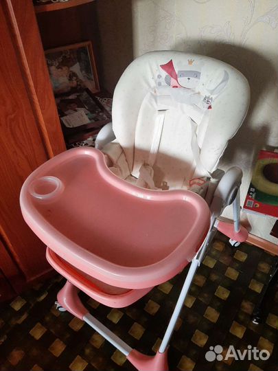 Детская кроватка и столик для кормления