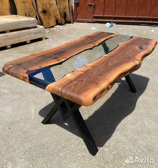 Стол из слэба и смолы / Стол из массива