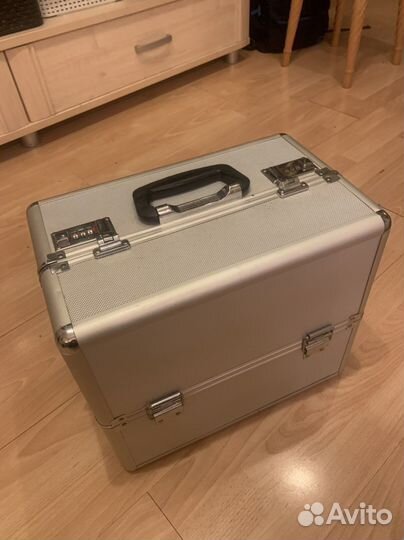 Кейс для косметики и маникюра