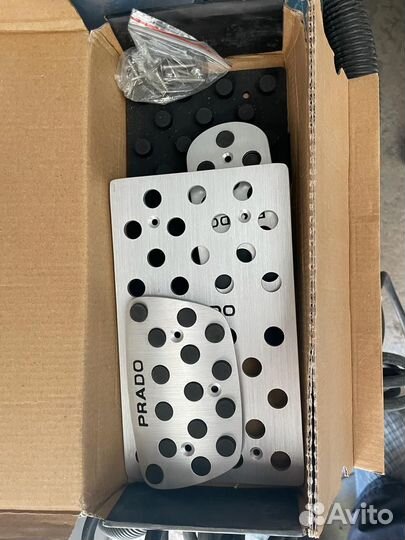 Спортивные педали на Toyota Prado 150