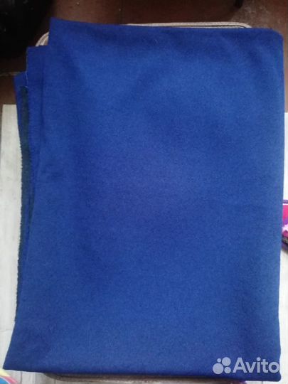 Отрезы тканей разных 8 штук и 2 скатерти льняных