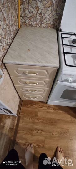 Кухонный гарнитур с вытяжкой