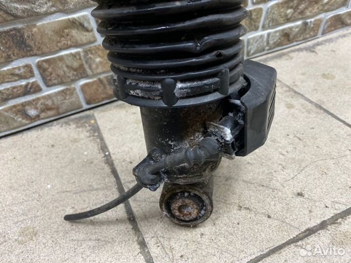 Пневмоамортизатор подвески задний левый Audi Q7 4L