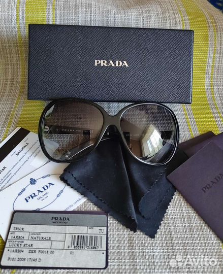 Очки Prada
