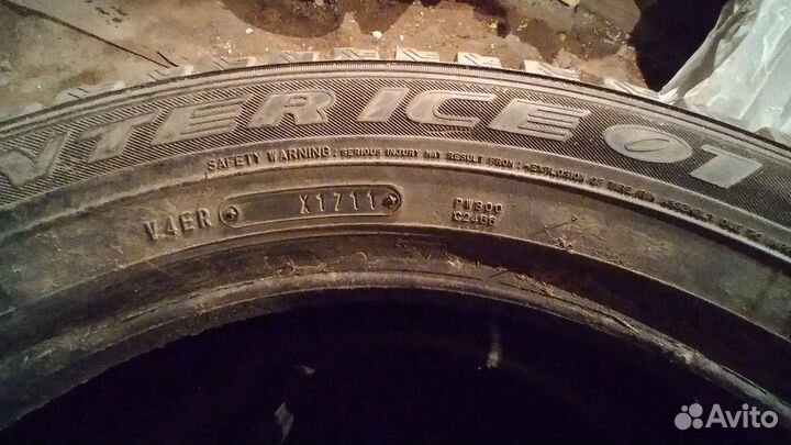Dunlop SP Winter Ice 01 215/60 R17 96T