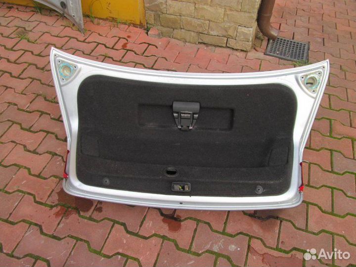 Крышка багажника Volkswagen Passat B7 2011