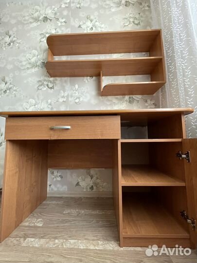 Письменный стол