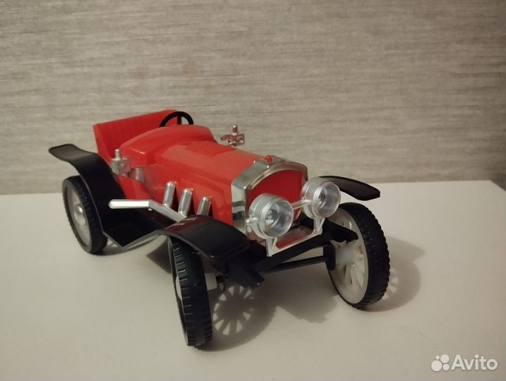 Автомобиль спортивный открытый