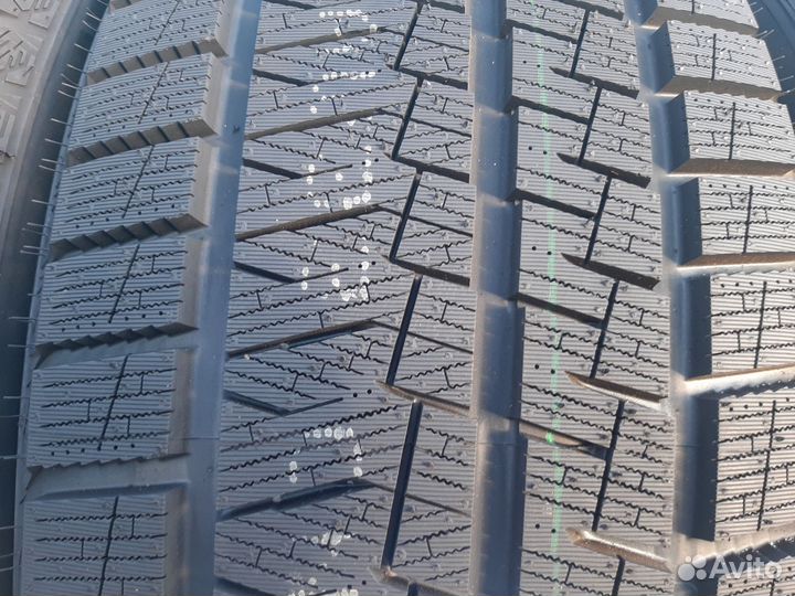 Habilead SnowShoes AW33 265/50 R19 110H