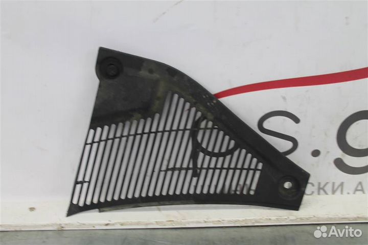 Решетка стеклооч. (планка под лобовое стекло) Vol