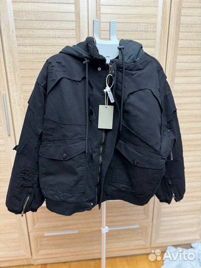 В наличии Balenciaga Distressed oversize type
