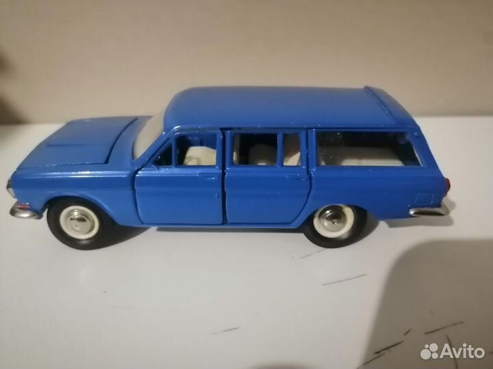 Модель авто Волга Газ 2402 А13 и мотоцикла Иж
