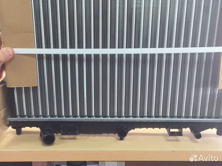 Радиатор охлаждения Форд Фиеста 2008-2012