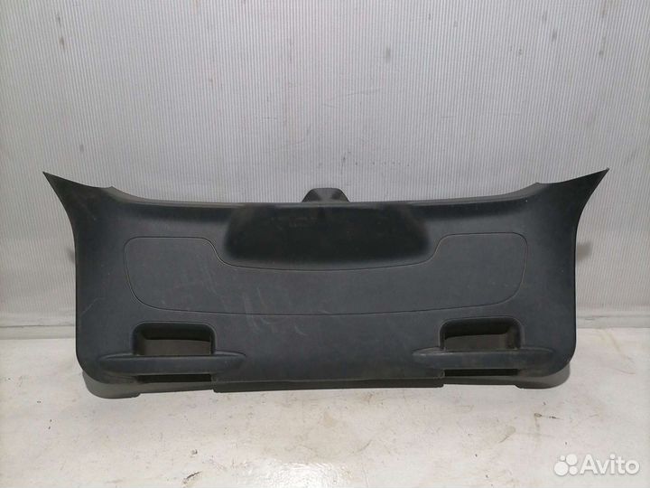 Обшивка крышки багажника Ford Foxus 3