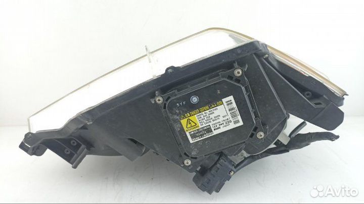 Фара левая Toyota Voxy AZR60 2005