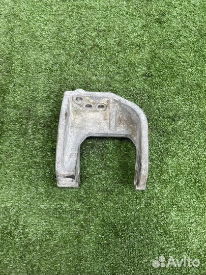 Кронштейн опоры двигателя Suzuki Sx4 1 1.6 M16A