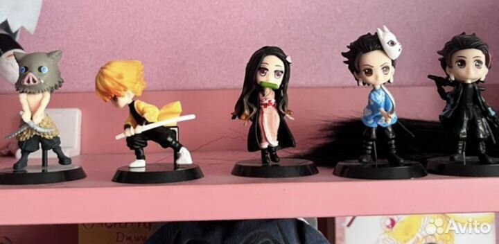 Много фигурок аниме (Ч.О)