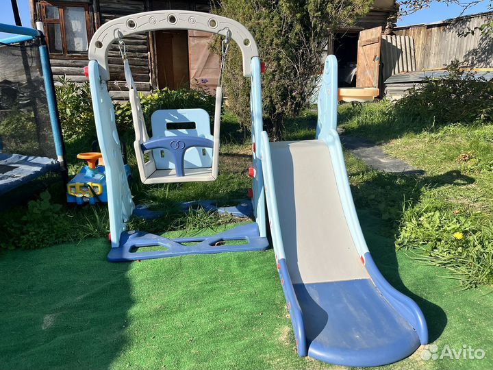 Детская горка с качелями