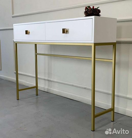 Туалетный столик, консоль в прихожую