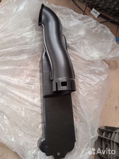 Воздухозаборник suzuki splash 70349251