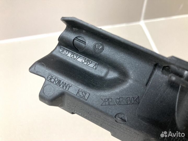 Накладка левого замка двери VAG 5K0837349A